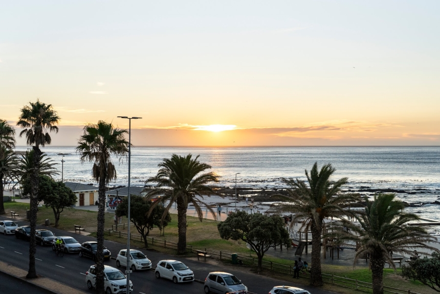 To Let 4 Bedroom Property for Rent in Sea Point Western Cape